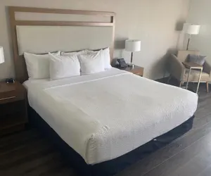 Photo 4 - La Quinta Inn & Suites by Wyndham Ft Lauderdale Cypress Cr
