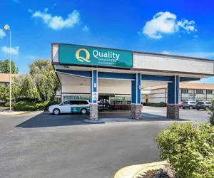 Photo 2 - Quality Inn & Suites Medford Airport