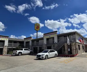 Photo 2 - Super 8 Wyndham McAllen Downtown- City Center-Plaza Mall-Airport