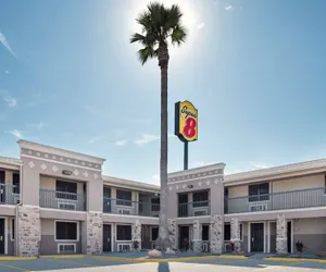 Photo 2 - Super 8 Wyndham McAllen Downtown- City Center-Plaza Mall-Airport