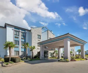 Photo 2 - Comfort Suites Hattiesburg near University