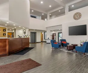 Photo 4 - Comfort Suites Hattiesburg near University