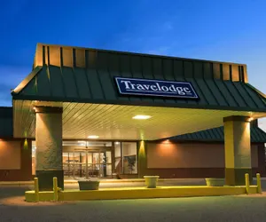 Photo 2 - Travelodge by Wyndham Sturgis