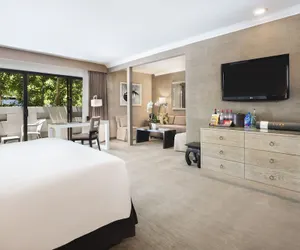 Photo 4 - Luxe Sunset Boulevard Hotel