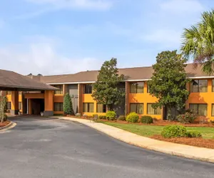 Photo 2 - LikeHome Extended Stay Hotel Warner Robins