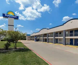 Photo 2 - Days Inn by Wyndham Temple