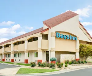 Photo 2 - Days Inn by Wyndham Overland Park/Metcalf/Convention Center