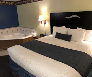 Photo 5 - Days Inn & Suites by Wyndham Youngstown / Girard Ohio