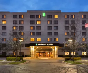 Photo 2 - Embassy Suites by Hilton Chicago North Shore Deerfield