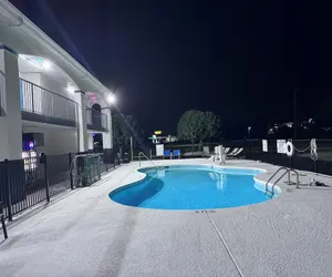 Photo 2 - Florence Inn and Suites