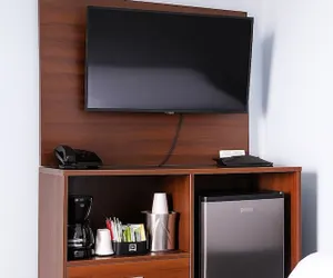 Photo 3 - Florence Inn and Suites