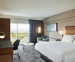 Photo 2 - Courtyard by Marriott Los Angeles - Sherman Oaks