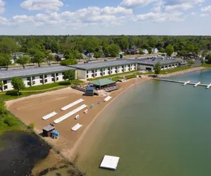 Photo 2 - Tawas Bay Beach Resort