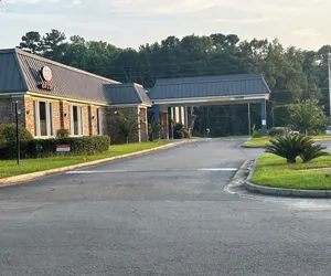 Photo 2 - Days Inn by Wyndham Hinesville Near Fort Stewart