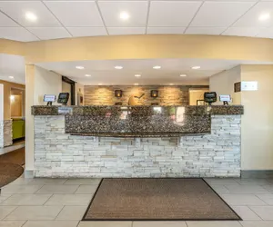 Photo 3 - Comfort Inn & Suites East Hartford - Hartford