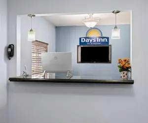 Photo 3 - Days Inn by Wyndham Jamestown