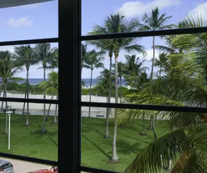 Photo 3 - Avalon Hotel