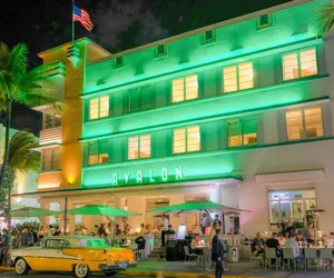Photo 2 - Avalon Hotel