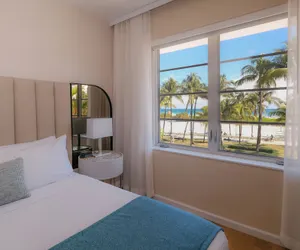 Photo 4 - Avalon Hotel