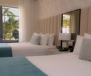 Photo 5 - Avalon Hotel