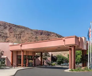 Photo 2 - Quality Suites Moab near Arches National Park