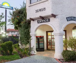 Photo 2 - Days Inn by Wyndham Castaic Six Flags Magic Mountain