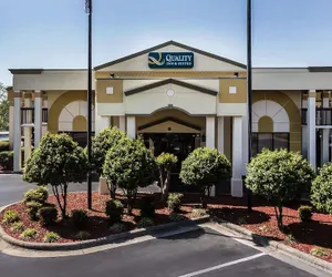 Photo 2 - Quality Inn & Suites Mooresville - Lake Norman