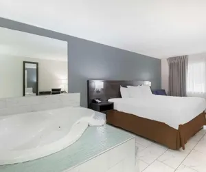 Photo 4 - Downtown Inn & Studio Suites