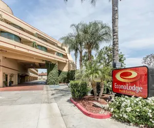 Photo 2 - Econo Lodge Inn & Suites Riverside - Corona