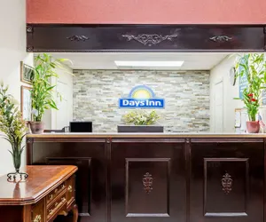 Photo 3 - Days Inn by Wyndham Hendersonville