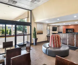 Photo 3 - Best Western Green Tree Inn