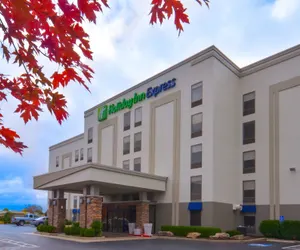 Photo 2 - Holiday Inn Express Fayetteville- Univ of AR Area, an IHG Hotel