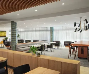 Photo 4 - Sheraton Ontario Airport Hotel