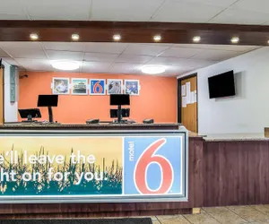 Photo 5 - Motel 6 Elk Grove Village, IL