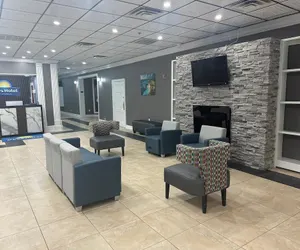 Photo 4 - Days Hotel by Wyndham Williamsburg I-64
