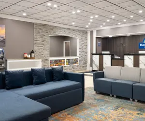 Photo 3 - Days Hotel by Wyndham Williamsburg I-64