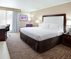 Photo 4 - Pittsburgh Plaza Hotel