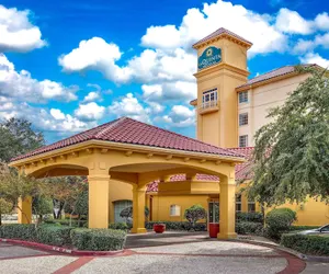 Photo 2 - La Quinta Inn & Suites by Wyndham Dallas North Central