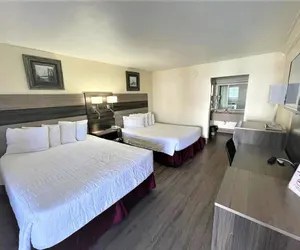 Photo 5 - Ramada by Wyndham Kingman