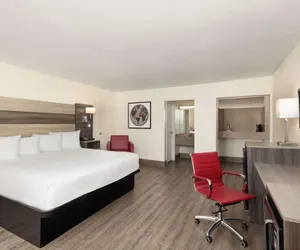Photo 2 - Ramada by Wyndham Kingman