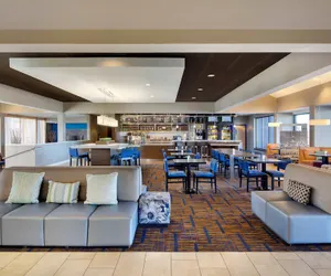 Photo 4 - Courtyard by Marriott Southfield