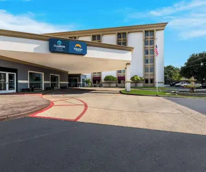 Photo 2 - Clarion Hotel San Angelo near Convention Center