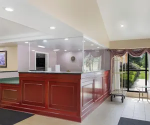 Photo 4 - All Seasons Inn & Suites Smithfield Providence