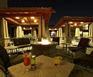 Photo 2 - Wyndham El Paso Airport Hotel & Waterpark