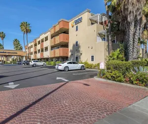 Photo 2 - Comfort Inn & Suites Huntington Beach