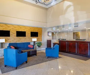 Photo 3 - Comfort Inn & Suites Huntington Beach