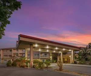 Photo 2 - Best Western Plus Garden Court Inn