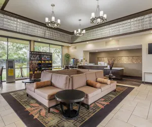 Photo 4 - Best Western Plus Garden Court Inn