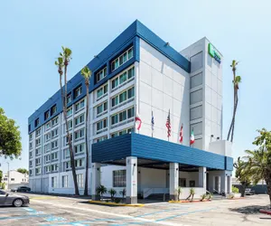 Photo 2 - Holiday Inn Express Van Nuys, an IHG Hotel