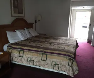 Photo 4 - Econo Lodge